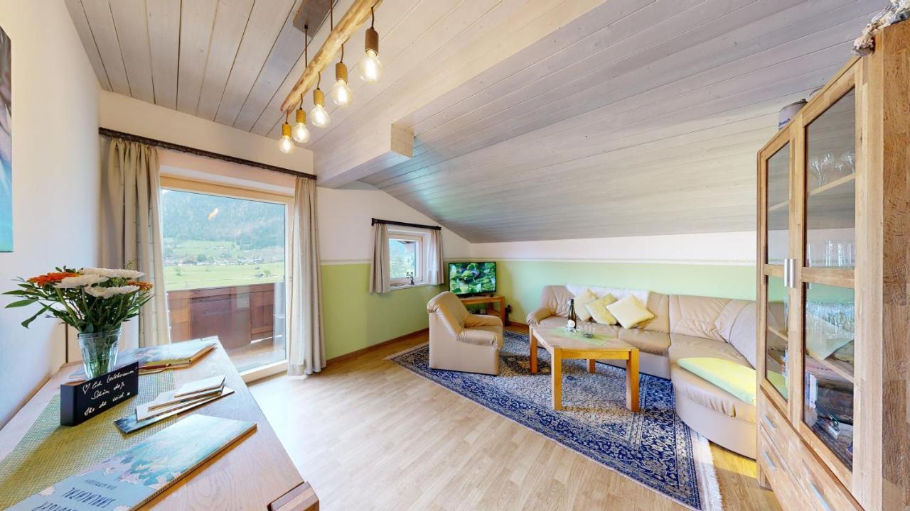 Das Panoramablick Lofer Luaran gambar